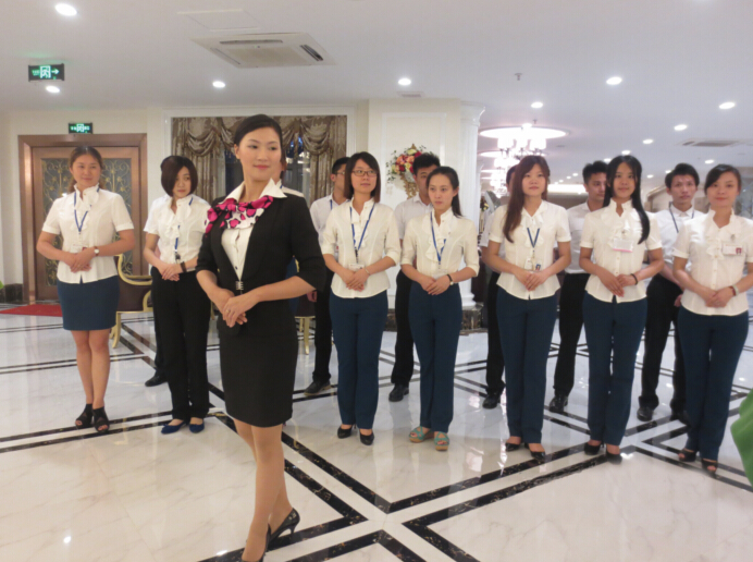 汕头房产礼仪培训.jpg 汕头房产礼仪培训.jpg